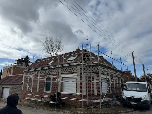 Jl-couverture - Comment rénover une couverture ancienne pour réduire vos factures d'énergie, protéger contre les intempéries 2025 et respecter le patrimoine ? - Featured Image 1